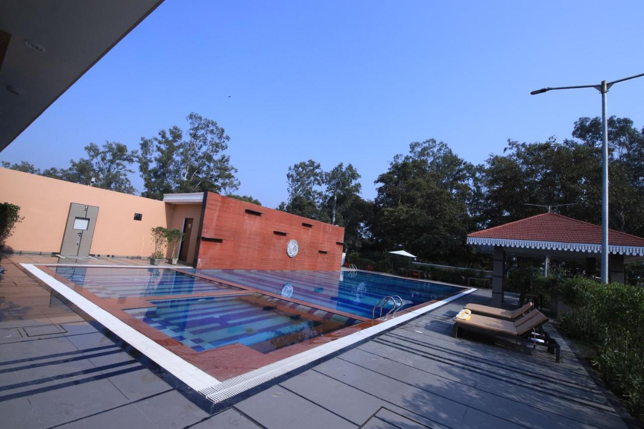 Aveo By Amatra, Gateway To Corbett Hotell Kashipur Exteriör bild